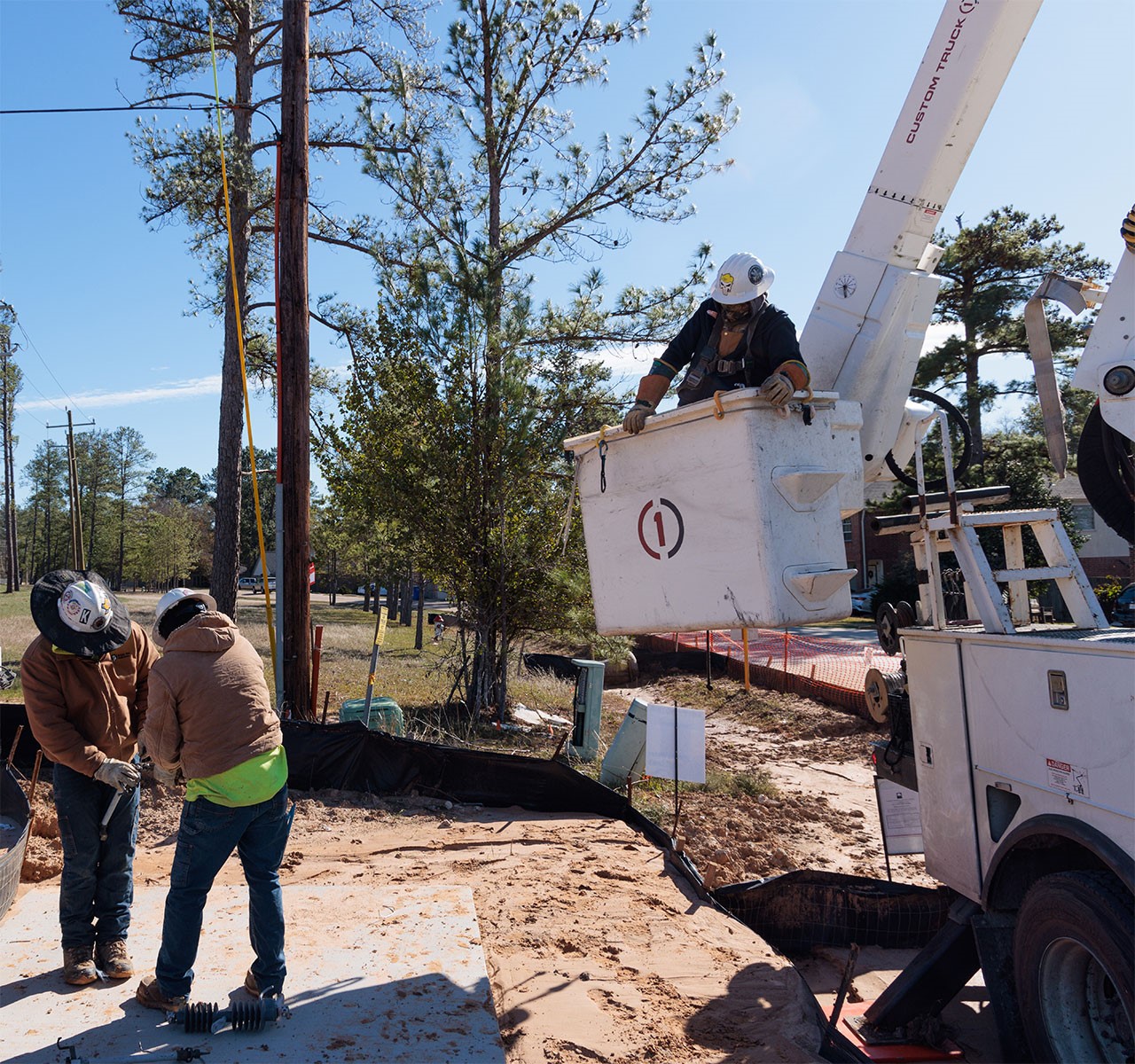 Lineworkers restoring power in Conroe and Trinity Texas